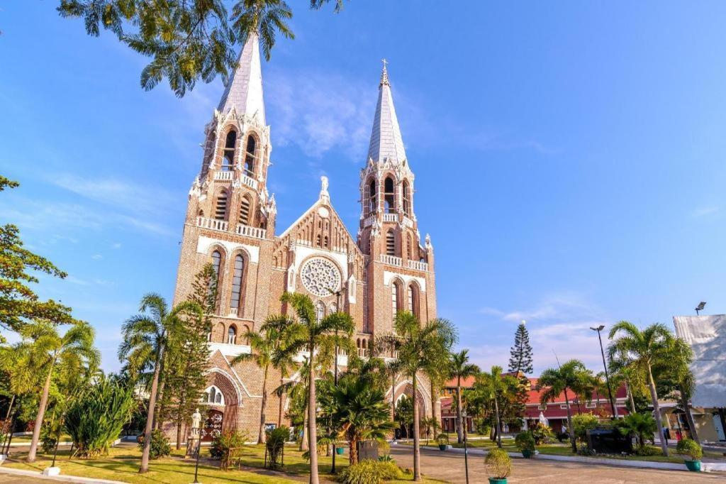 Virati Hotel Yangon Dış mekan fotoğraf