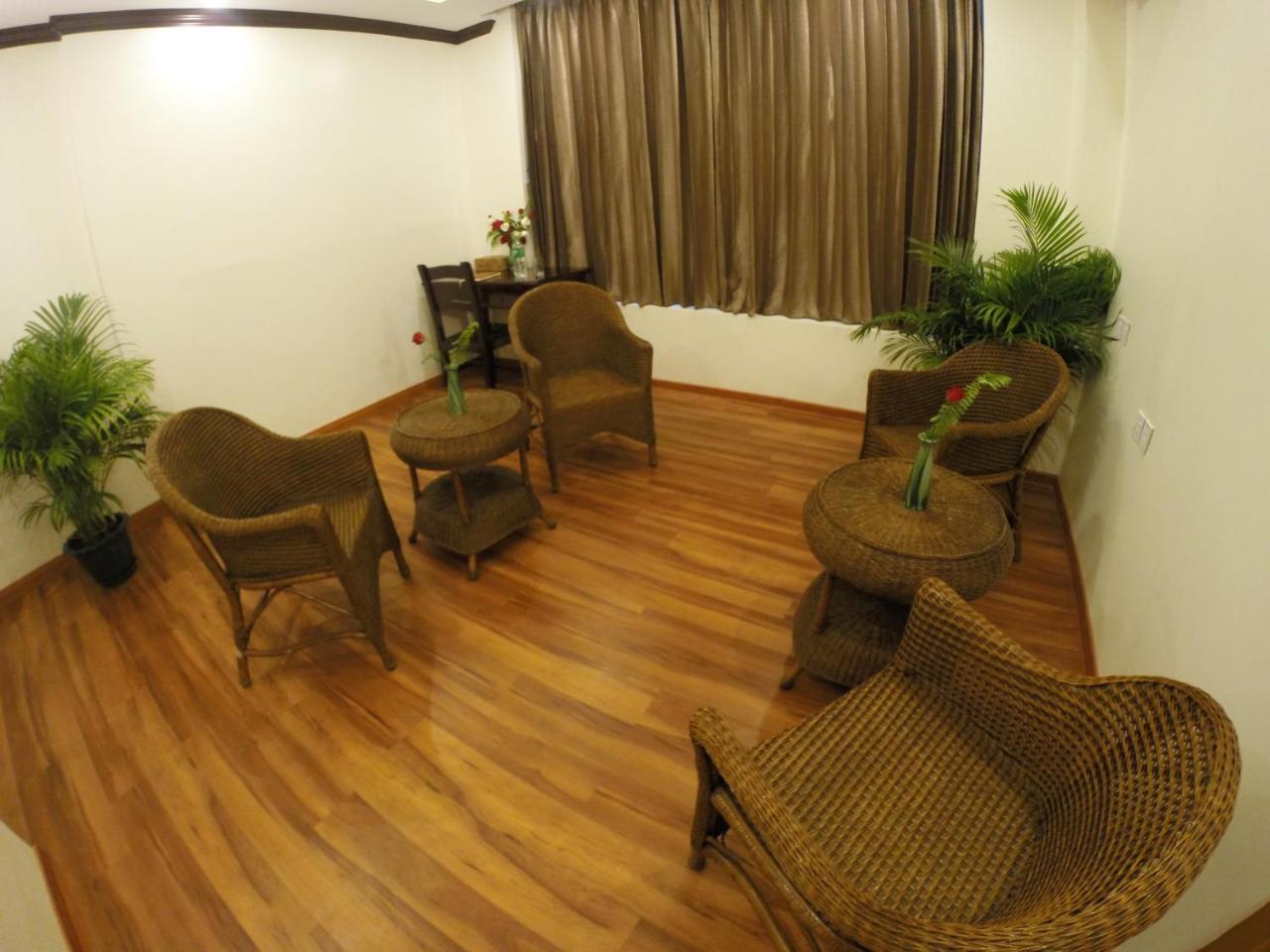 Virati Hotel Yangon Dış mekan fotoğraf