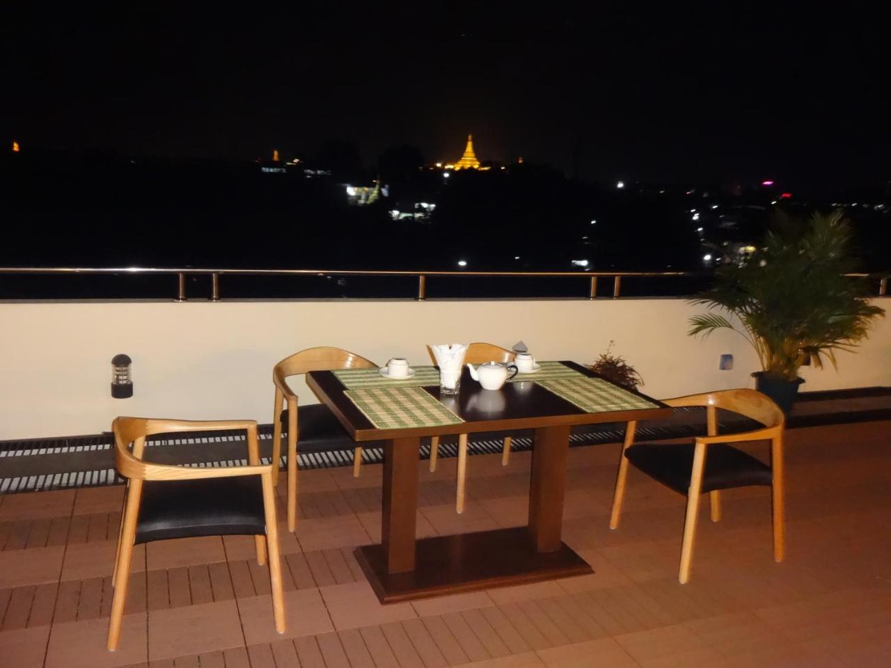 Virati Hotel Yangon Dış mekan fotoğraf