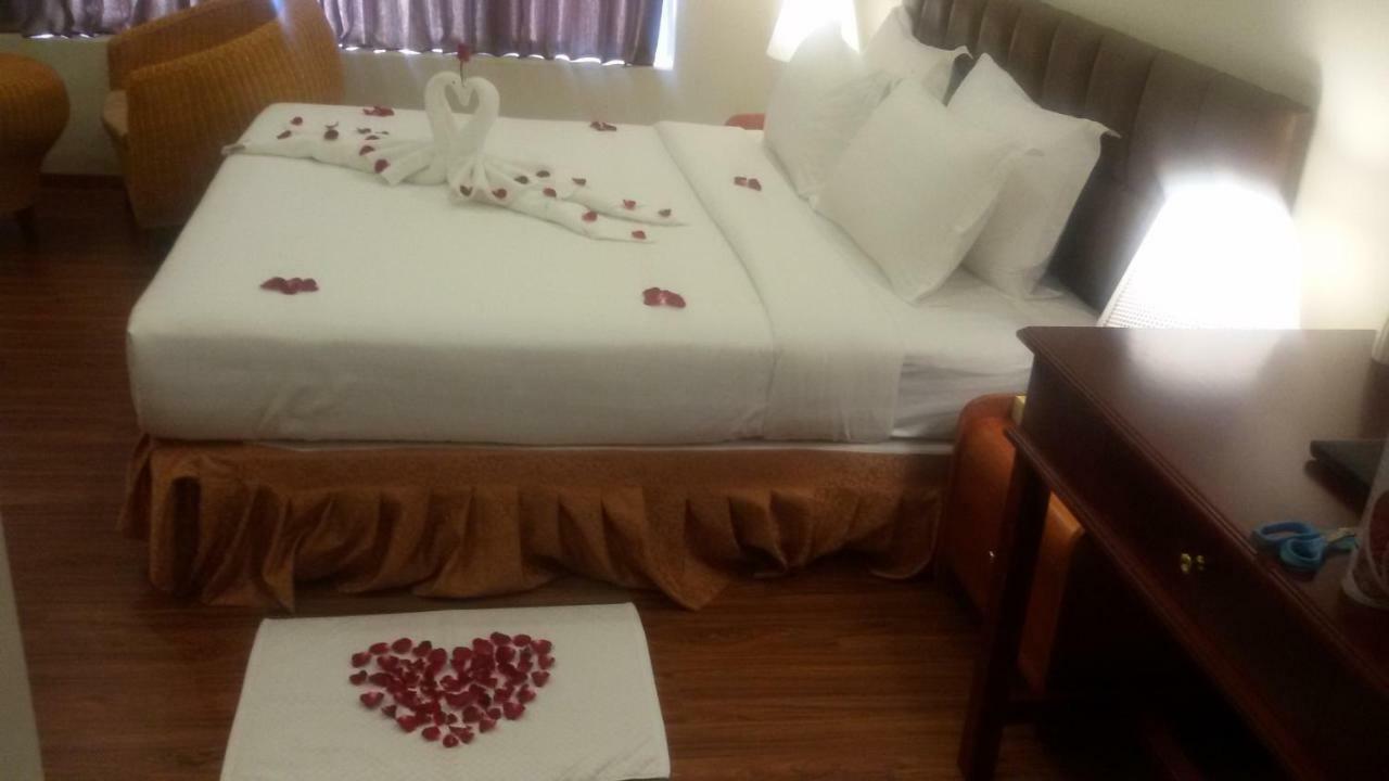 Virati Hotel Yangon Dış mekan fotoğraf